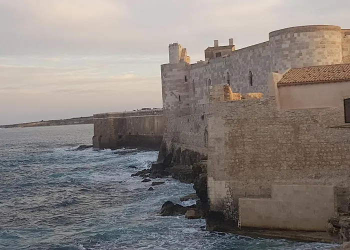 Alle Porte Del Castello Maniace